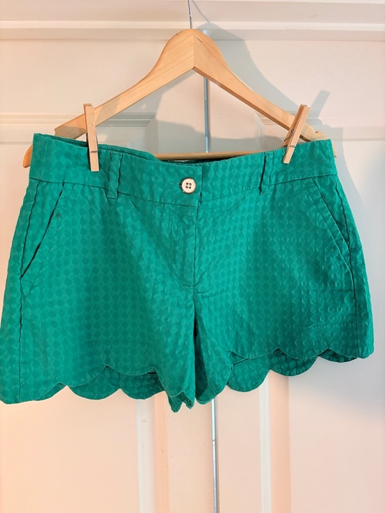 crown & ivy Pants - Green Scalloped Hem Shorts, Size 10P